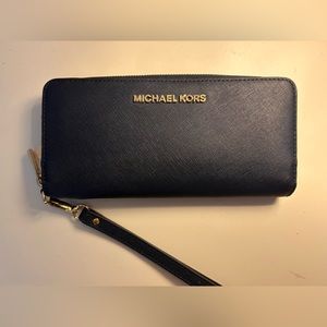 Michael Kors wallet looks brand new